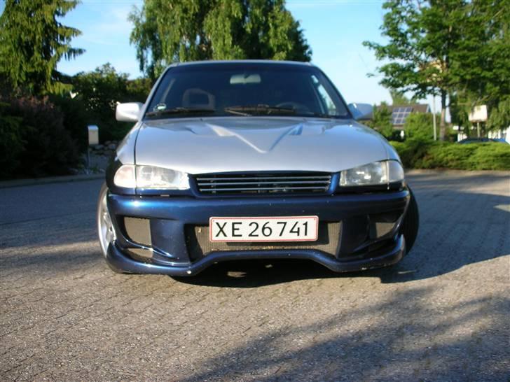 Opel Astra F 1.6i NZ [Solgt] - Forfra med custom crom grill, F50 scoop og badboy billede 7