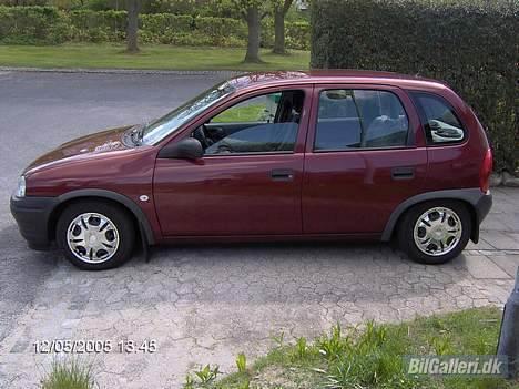 Opel Corsa B - 5dør (DØD) - Dengang den var standart.. læg mærke til de smarte hjulkapsler :D billede 7