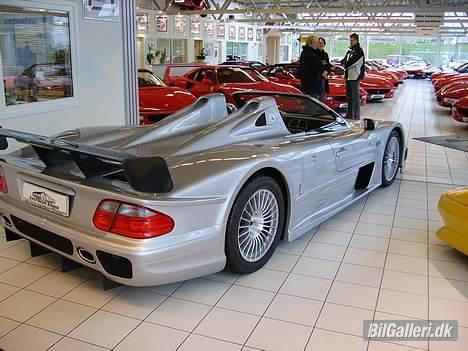 VW Passat GT 35i - Her er så den nette samling af Ferrari´er... (Mig i baggrunden til højre) billede 16