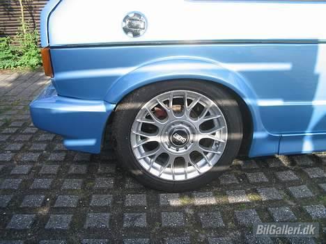 VW Golf 1 - 15" BBS RC fælg, men rigelig stort til denne bil billede 8