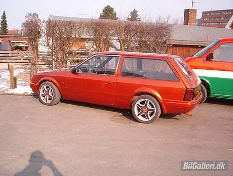 Ford escort van  - inden den var blevet ordentlig men med sommerremmene på billede 6
