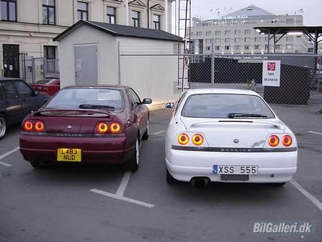 Nissan Skyline R33 GT-S T  - Jesper P´s R33 til venstre og min "fake" bil på Helsingborg havn billede 10
