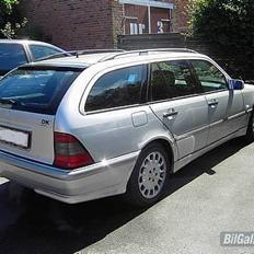 Mercedes Benz C180 St. Elegance (SOLGT)