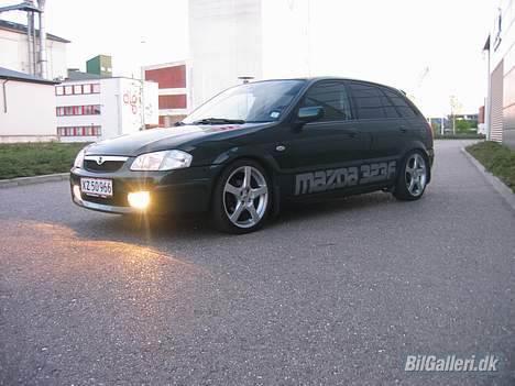 Mazda 323F BJ billede 2