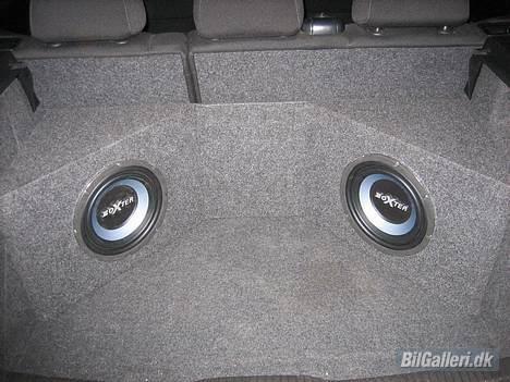 VW Golf 4 -Solgt- - Sub´s monteret ... Burde måske have været tørret af ...  billede 8