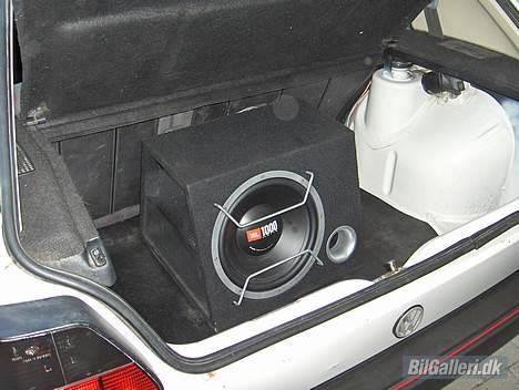 VW Golf 2 - Så er der bleven ryddet op, så nu er der plads til en sportstaske.. billede 9