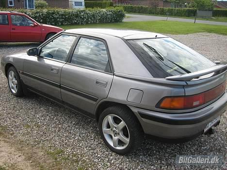 Mazda 323F billede 17