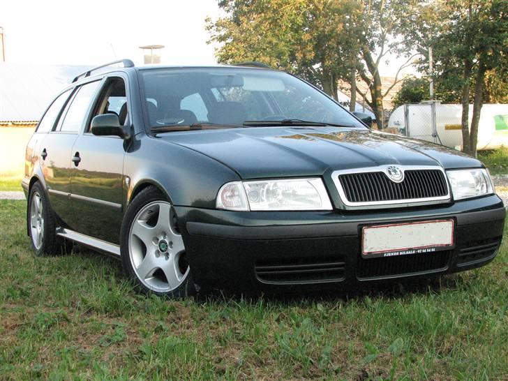 Skoda Octavia TDi Combi SOLGT. - Model 2001 front, og FK silverline gevindundervogn billede 1