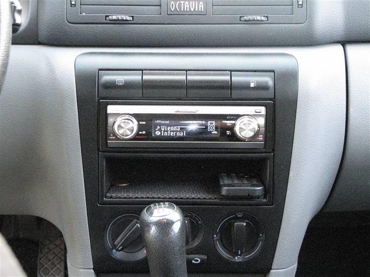 Skoda Octavia TDi Combi SOLGT. - HU - Pioneer DEH-P88RS billede 8