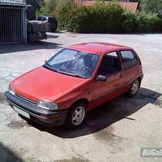 Daihatsu Charade total skadet
