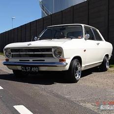 Opel kadett b solgt