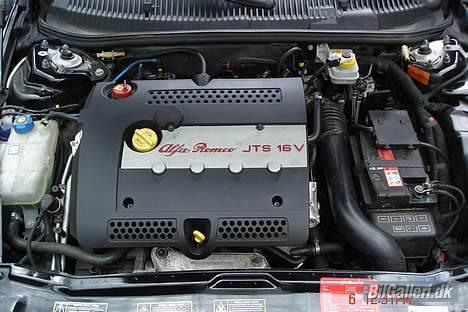 Alfa Romeo 156 SW 2.0 JTS - Her er den fine 2.0 JTS blok.. billede 4