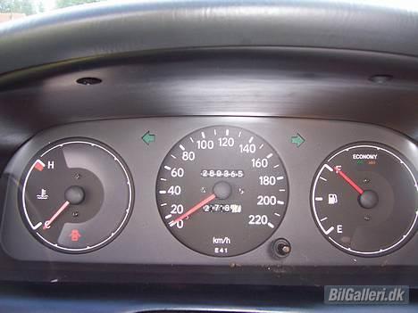 Toyota Corolla 1,3 Xli - Solgt   - Billede taget den 19.08.2006 - Næsten lige rundet 280.000km billede 7