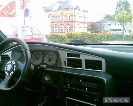 Toyota Carina II 2.0 XLi *SOLGT* - Så blev panellet omkring skiverne malet og der blev sat blå dioder i instrumenterne.. Ser BARE godt ud! billede 17