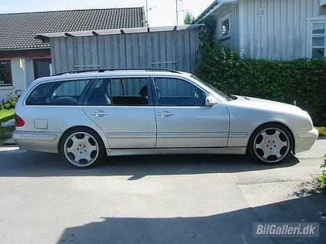 Mercedes Benz e 210 billede 3