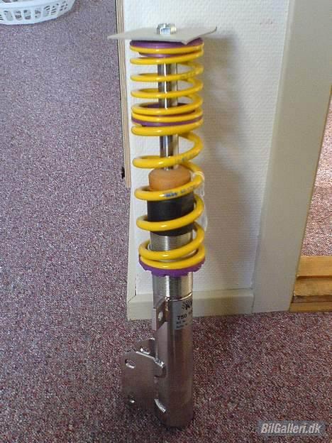 Mazda 323f SLX   --SOLGT-- - Min gevind undervogn. Det er en K W variant 2 så den kan stilles i højde og i hårhed. billede 4