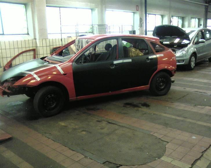 Ford Focus "Solgt" - Jamen så er hun jo klar til maler;) billede 5