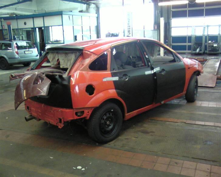 Ford Focus "Solgt" - puhaaaaaa, det varer lige et par dage inden den er køreklar igen. billede 6