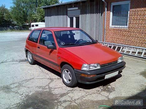 Daihatsu Charade total skadet billede 1