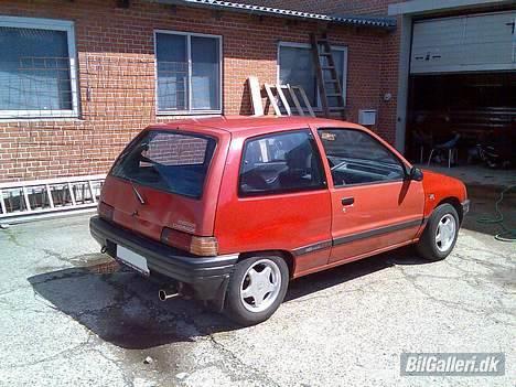 Daihatsu Charade total skadet billede 3