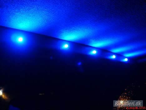 BMW E30 - Panellet ved foruden med blå lys billede 12