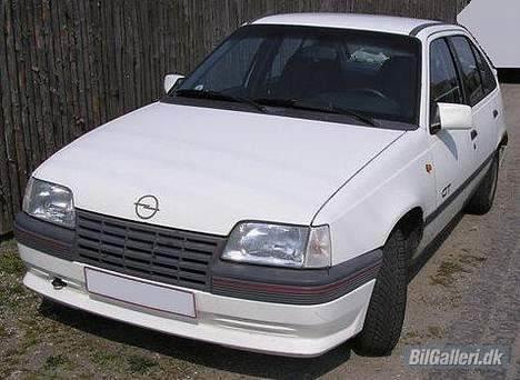 Opel Kadett 1,6i GT "SOLGT" billede 1