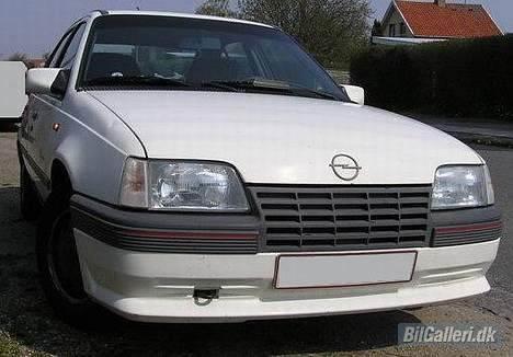 Opel Kadett 1,6i GT "SOLGT" billede 2