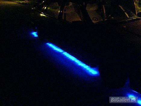 Ford Sierra 2,3 V6 **SOLGT** - Så kom der lys under bilen, 85 stk blå dioder billede 2