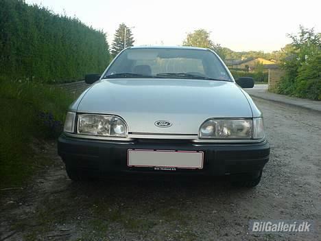 Ford Sierra - Så fik jeg klare frontblink på.. Syntes selv det pyntede.  billede 11