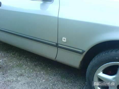 Ford Sierra - Fik også klare sideblink på...  Syntes nu også at det pyntede. billede 12