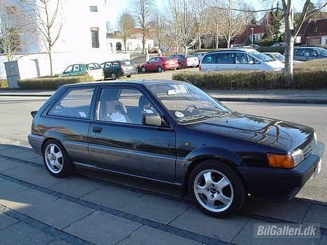 Nissan Sunny billede 1