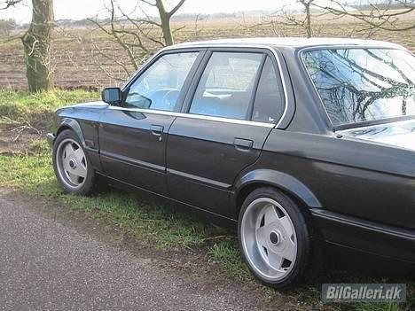 BMW 318i (Solgt).. billede 5