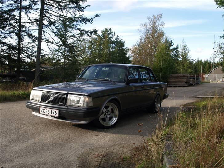 Volvo 240 GLT - I 1999 begyndte jeg det store" 500000 km" eftersyn, ja bilen har kørt 589000 km her i okt. 2009  billede 3