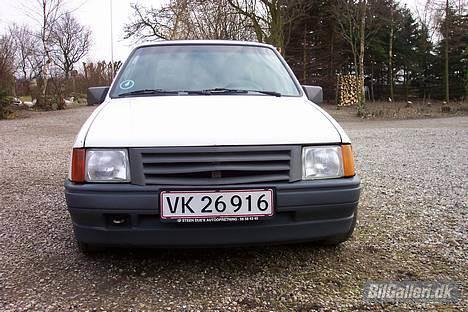 Opel Corsa A **DØD** - min max grimme front billede 2