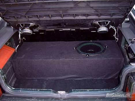 Citroën BX (solgt) - 600 W forstærker, 2 x 330 W pioneer, 12" sub - det sparker røv... billede 3