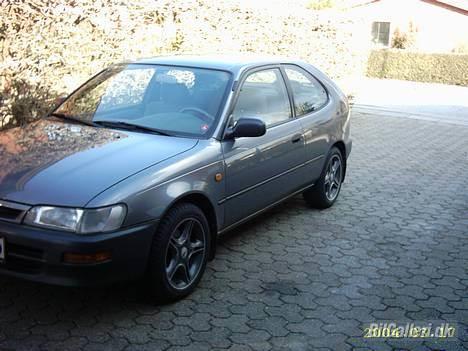 Toyota Corolla XLI S - mega dårligt billede, men man kan skimte alu fælgene... billede 5