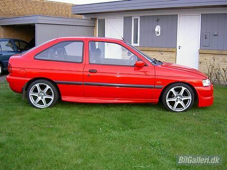 Ford Escort 1.6 16V. billede 2
