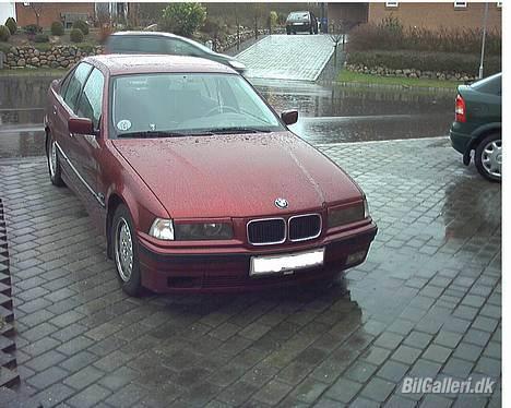 BMW 320 I billede 1