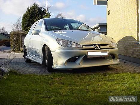 Peugeot 206 2.0 GTI - Her er så fronten: :D billede 5