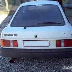 Ford Sierra "SOLGT & SKROTTET"