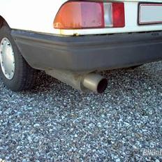 Ford Sierra "SOLGT & SKROTTET"