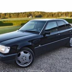 Mercedes Benz W124 250D - VOGN 49