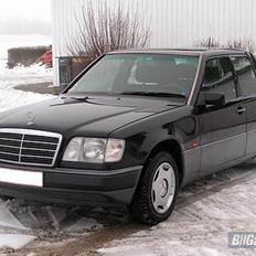 Mercedes Benz W124 250D - VOGN 49