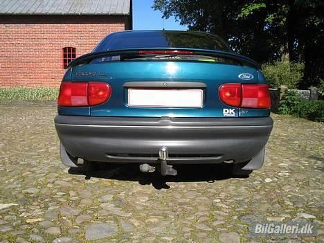 Ford Escort 1.6i 16v - Solgt - Efter polering.. Har pyntet en hel del syntes jeg.. billede 6