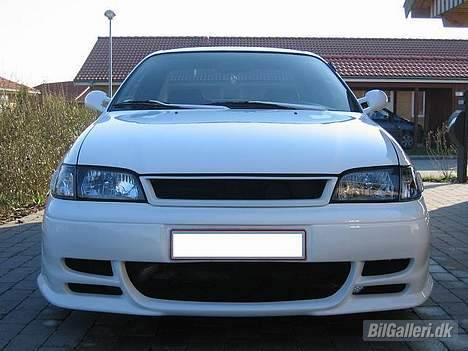 Toyota Carina E billede 6