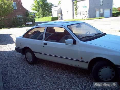 Ford Sierra "SOLGT & SKROTTET" billede 4