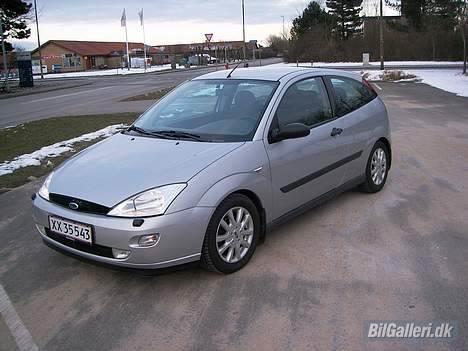 Ford Focus 2.0 trend (solgt) billede 7