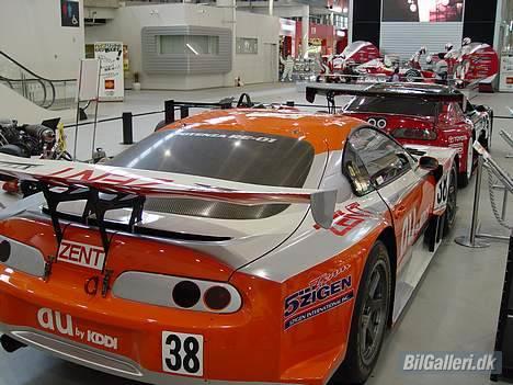 Volvo 242 turbo solgt - et andet toyota hus i japan med supra fra gt klassen, og formel 1 racer. billede 14