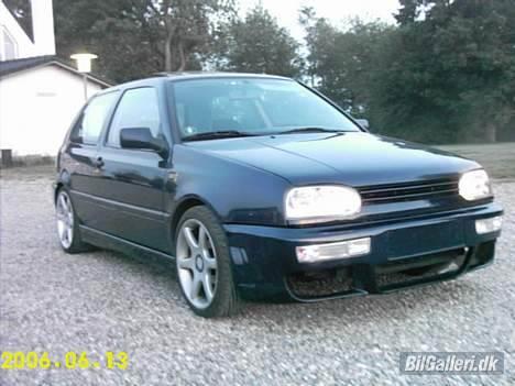 VW GOLF 3  - ja så kom skørtesættet på men div ting mangler stadig:) billede 9