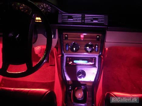 Mercedes Benz 250 D*** SOLGT*** - Kabinen i Nat  billede 2